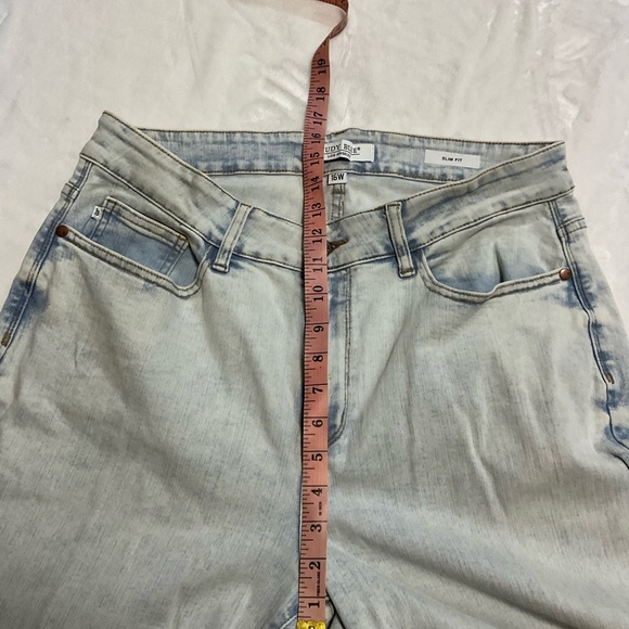 JUDY BLUE High Waist Bleached Slim Fit Jeans - Picture 8 of 9